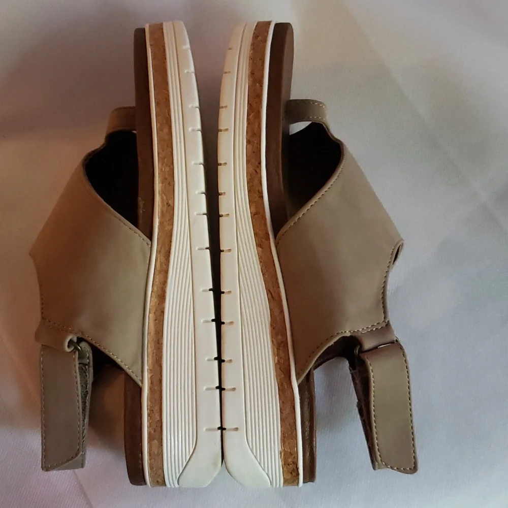 Adrienne Vittadini Sport Beige Summer Sandals 7.5 - Picture 11 of 15